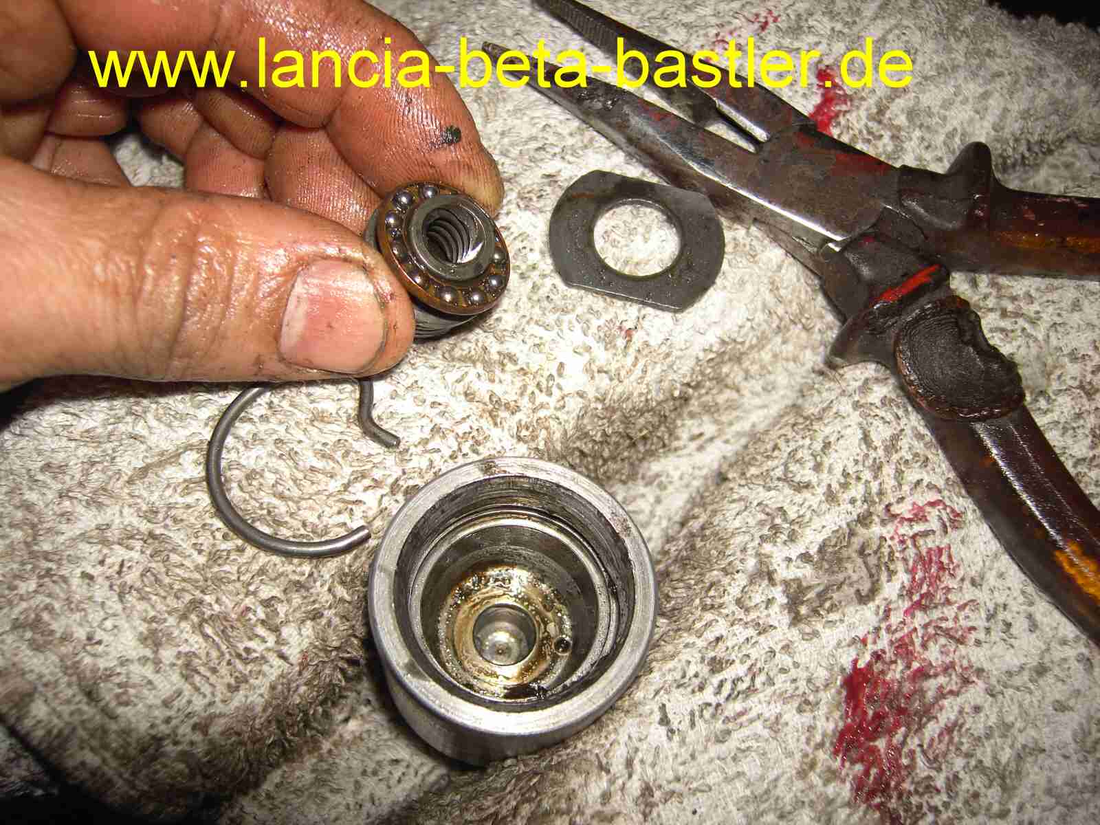 http://www.lancia-beta-bastler.de/assets/images/Bremskolben_Mutter_umbauen_Lancia_Beta.jpg