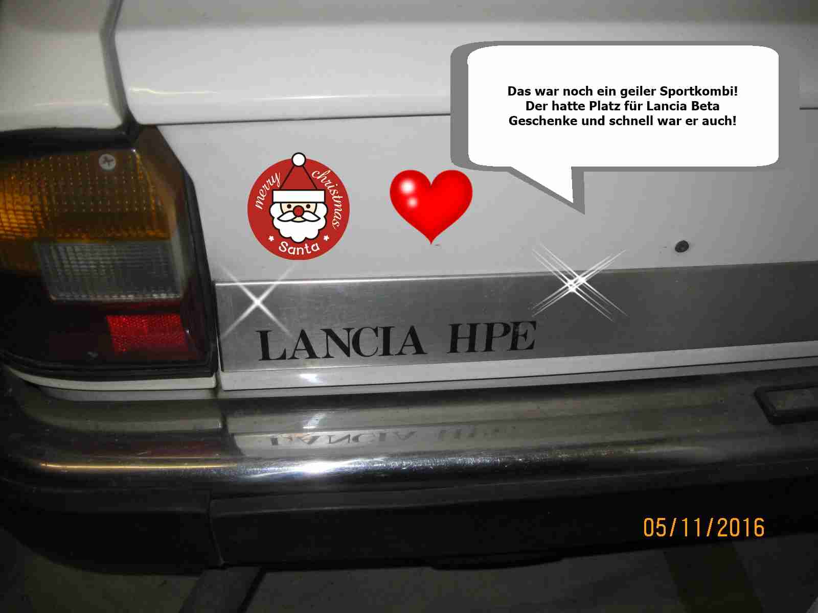 Lancia Beta HPE Heckansicht Weihnachtsmann