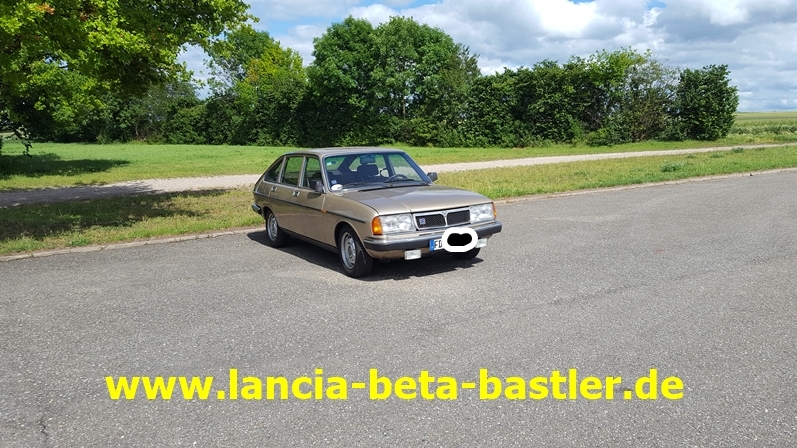 Lancia Beta Limousine Berlina auf Parkplatz