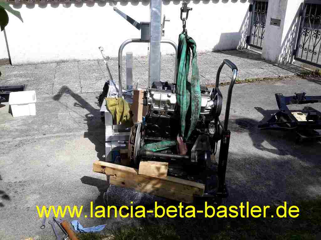Lancia Beta Motor auf Wagen