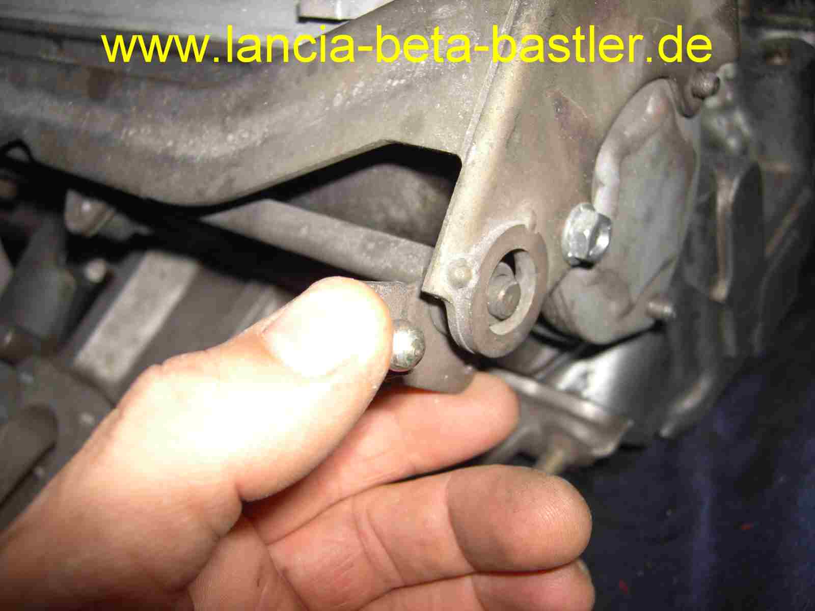 Vergasergestänge Lancia Beta defekt